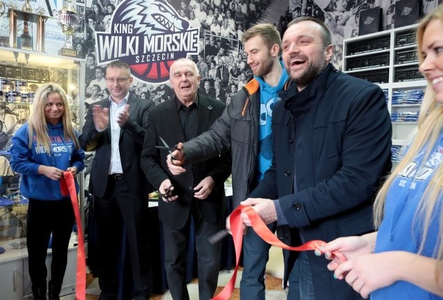 W uroczystym otwarciu sklepu kibica udział wzięli Mihailo Uvalin, trener szczecińskiego beniaminka oraz Paweł Kikowski. Jeden z najskuteczniejszych zawodników zespołu.