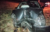 Wypadek w Bobrku (gm. Chełmek). Na ul. Lipowej 22-letni kierowca z Kęt stracił panowanie nad pojazdem i uderzył w drzewo [ZDJĘCIA]
