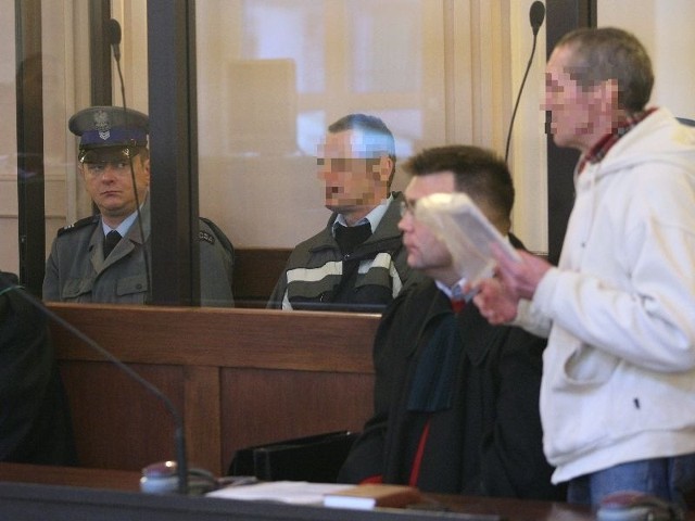 49-latek i jego 73-letni wujek są oskarżenie o zabójstwo 55 latka z Słupi Koneckiej.