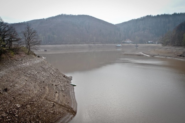 Rządowe Centrum Bezpieczeństwa od kilku lat alarmuje o zagrożeniu suszą hydrologiczną prowadzącą do stepowienia terenów.