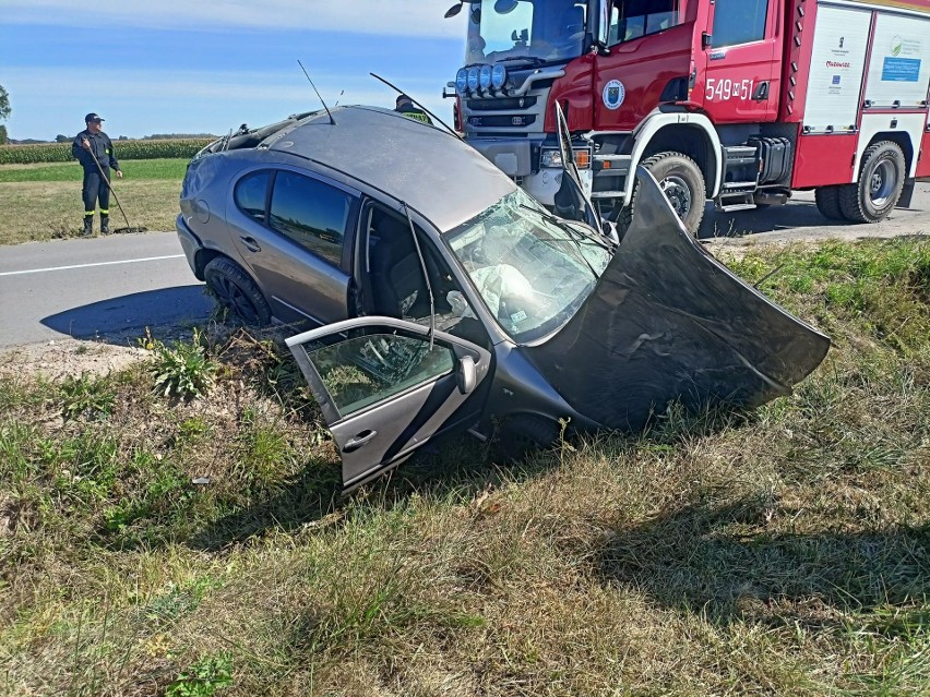 Wypadek w Wąsewie-Kolonii. Samochód osobowy dachował. Do zdarzenia doszło 8.09.2022