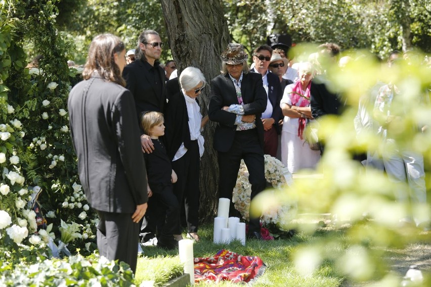 Pogrzeb Kory. Rodzina, przyjaciele i fani żegnają artystkę