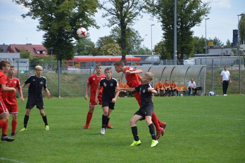 Chrobry U-15 przegrywa z FC Wrocław Academy 1:6 na start Centralnej Ligi Juniorów [ZDJĘCIA]