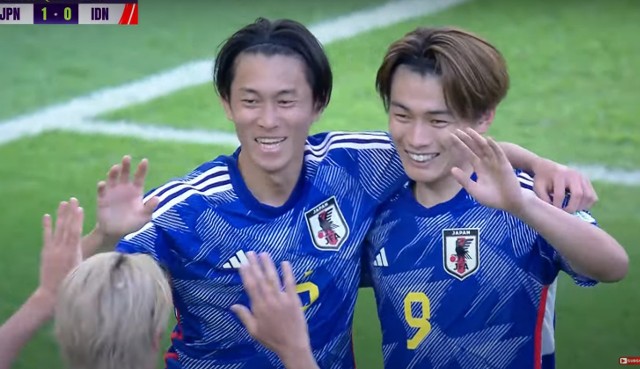 Japonia celebrująca gola z Indonezją.
