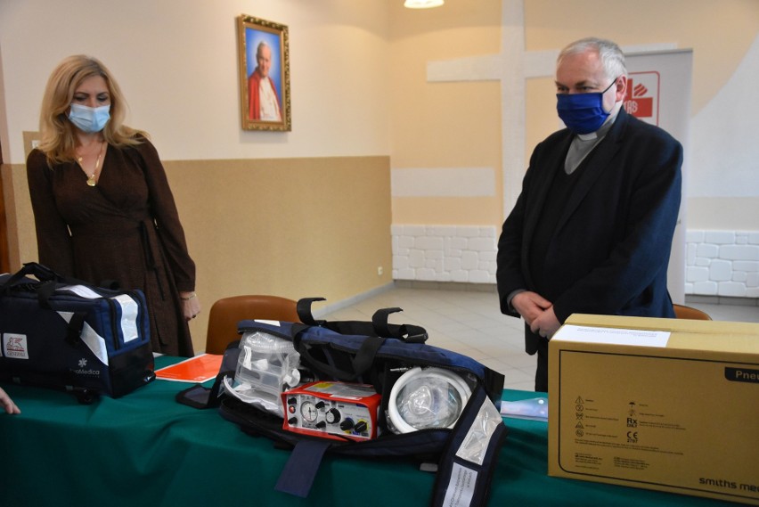 Dwa respiratory dla Kielc i Buska - Zdroju przekazane przez Caritas Diecezji Kieleckiej [WIDEO, ZDJĘCIA]