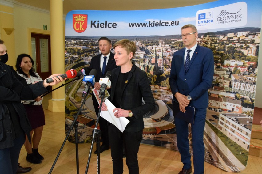 Remonty dróg w centrum Kielc i basenu letniego miasto zgłosi do rządowego programu. Zobacz zapis transmisji na żywo z konferencji prasowej 