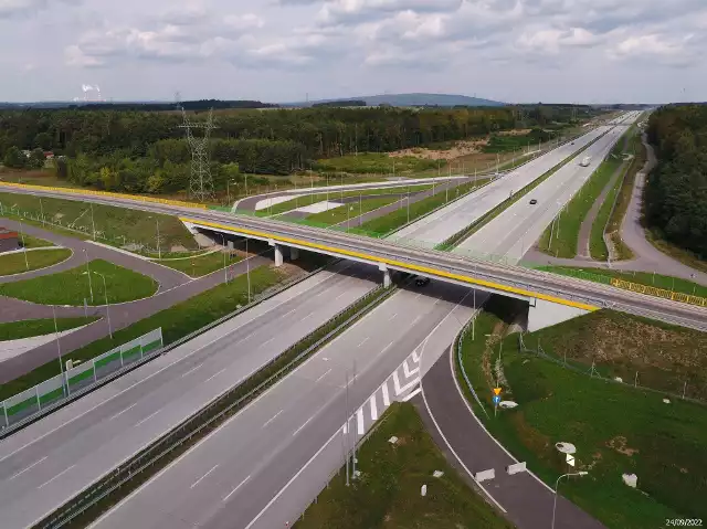 Budowa 81-kilometrowego odcinka autostrady A1 dobiegła końca. Cała autostrada A1 jest gotowa. Liczy 560 km długości. Na zdjęciach odcinki budowane w województwie łódzkim i śląskimZobacz kolejne zdjęcia. Przesuwaj zdjęcia w prawo - naciśnij strzałkę lub przycisk NASTĘPNE