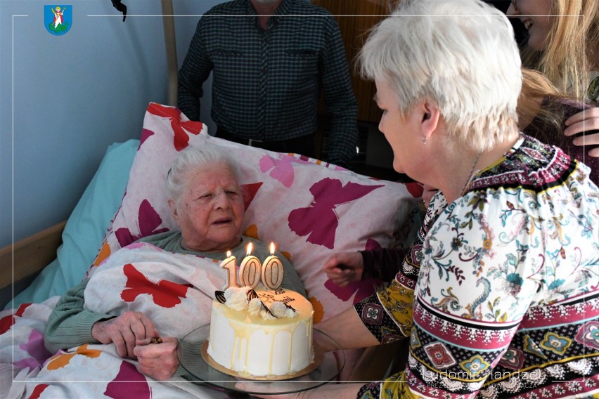 Nowy Sącz. Maria Uszko skończyła 100 lat. Był tort i życzenia od prezydenta miasta [ZDJĘCIA]
