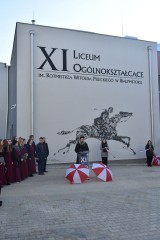 Białystok. Na budynku XI Liceum Ogólnokształcącego odsłonięto mural Witolda Pileckiego. Rotmistrz jest patronem szkoły