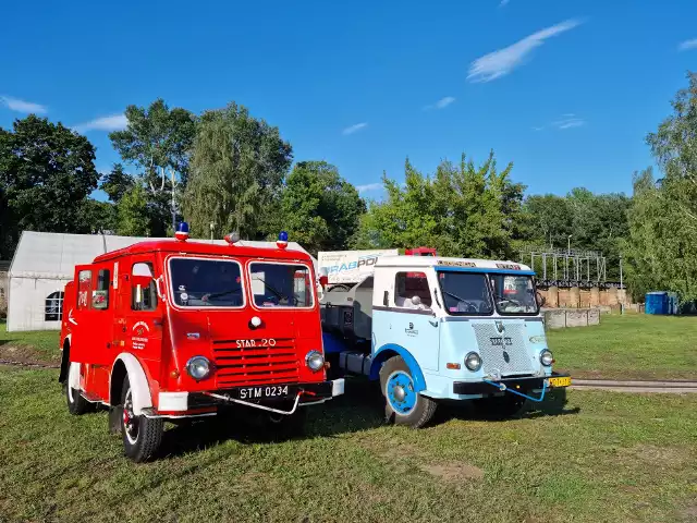 Dwa najstarsze Stary na zlocie. Więcej na kolejnych zdjęciach