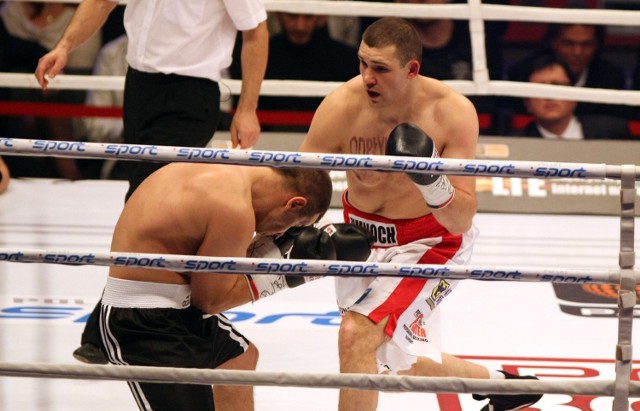 Krzysztof Zimnoch stoczył 20 walk, 18 wygrał, raz zremisował i raz przegrał. Na zdjęciu z Damianem Trzcińskim.