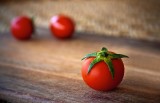 Uczulenie na pomidory - objawy. Te objawy na ciele oznaczają, że masz alergię na pomidory