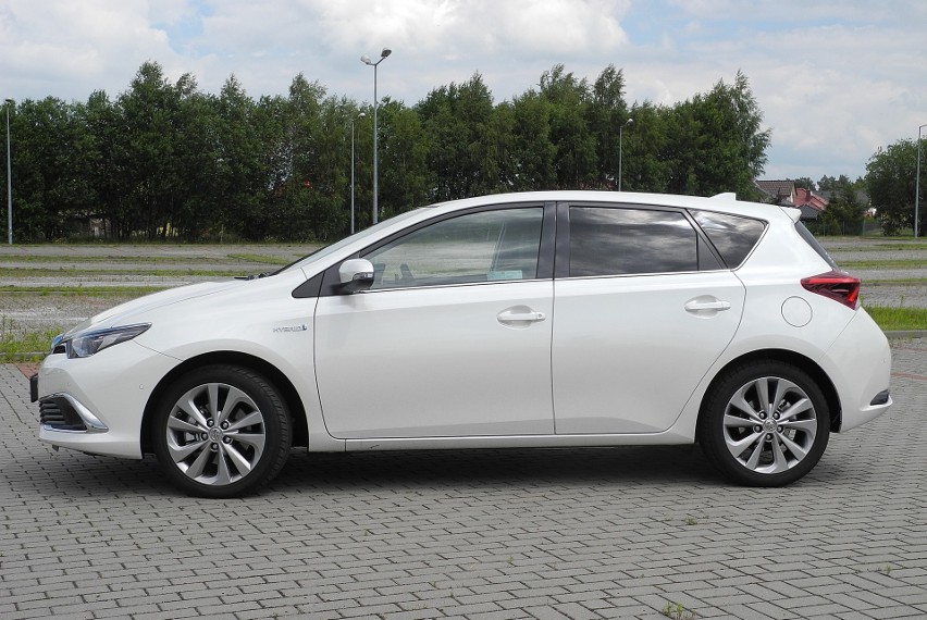 Toyota Auris Hybdrid...