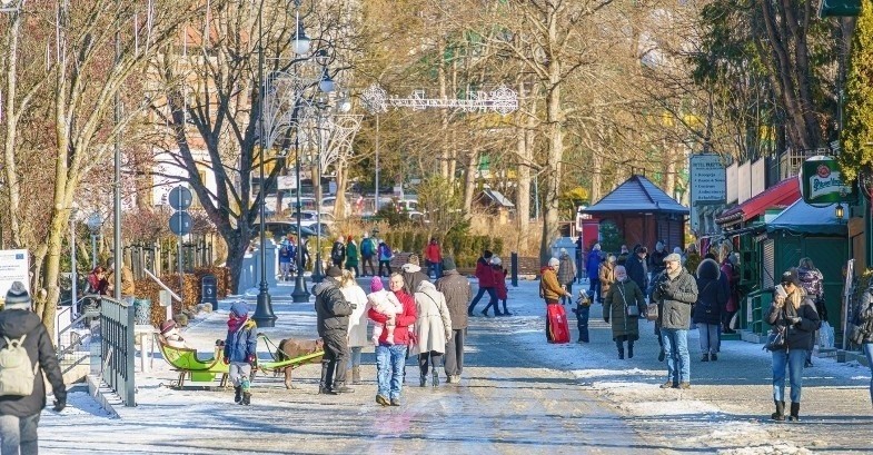 Krynica-Zdrój. Początek ferii, a uzdrowisko oblegane. Hotele z prawie pełnym obłożeniem, liczą na gości z Warszawy [ZDJĘCIA] 