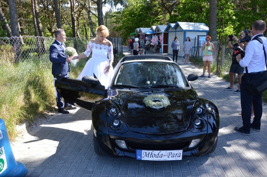 Ślub na plaży w Łebie. Pierwszy ślub w ramach projektu "Las...