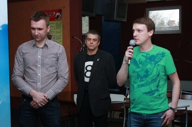 Tomasz Kapłan (z lewej), to pierwszy w historii polskiego bilarda mistrz Europy. W 2011 roku zdobył złoto w odmianie 14/1.