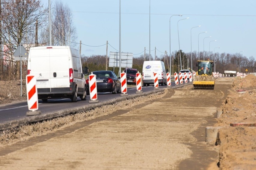 Kierowcy nagminnie pędzą na wahadłach na drodze Słupsk - Ustka