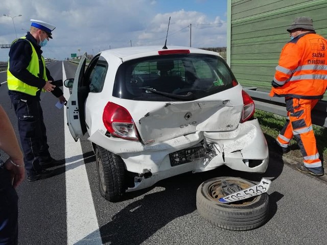 Na "siódemce" w Broniszewie w tył renault clio uderzyła toyota fusion. W wypadku ranne zostały cztery osoby.