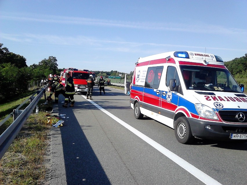 Dramatyczny wypadek w Suchej koło Białobrzegów. 16 osób rannych, w tym cztery ciężko