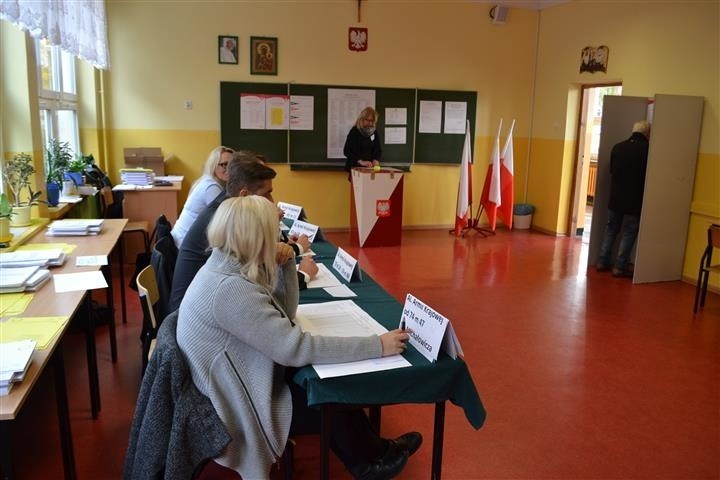 Wybory 2015 Częstochowa: Duży ruch w lokalach, ale głosowanie przebiega spokojnie