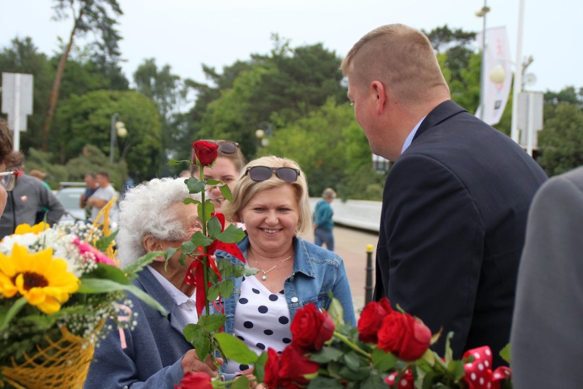 Jurata, molo: Wystawa Katarzyny Paskudy zatytułowana “Jurata...