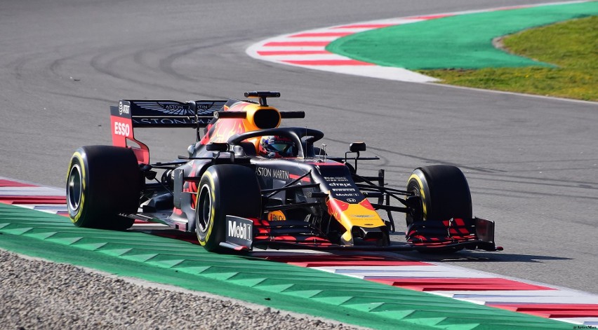 Aston Martin Red Bull Racing - BOLID Red Bull RB15...
