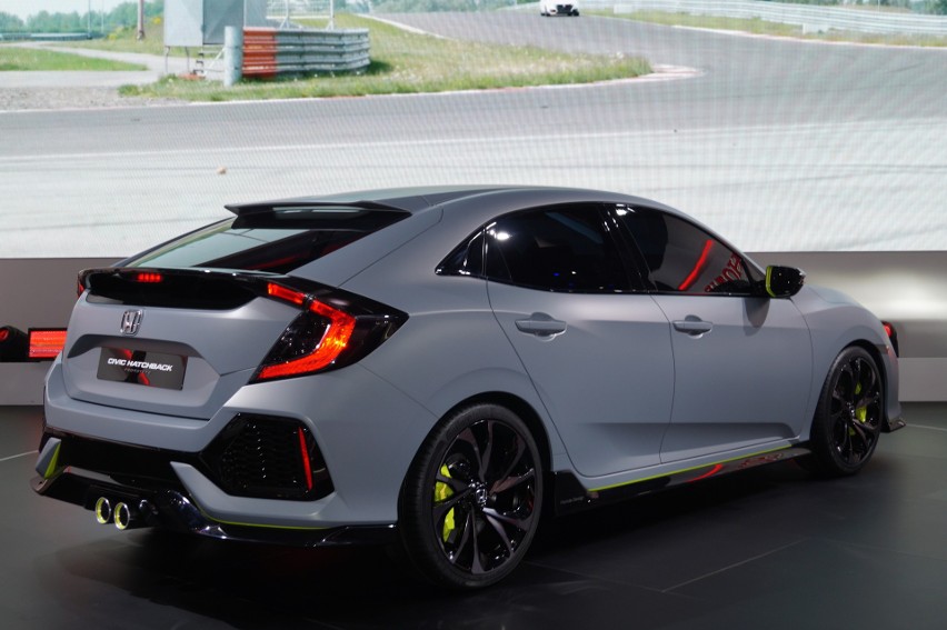 onda Civic Hatchback Prototype posiada ledowe reflektory...