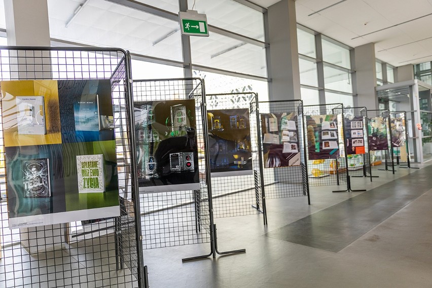 Wystawa „Między wyobraźnią autora i grafika”. Politechnika Białostocka zaprezentowała wyjątkowe okładki (zdjęcia)