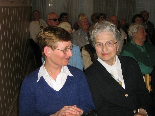 Anna Sobecka (z lewej) z nieżyjącą już Helgą Joachimiak ze Związku Mniejszości Niemieckiej w Gdańsku