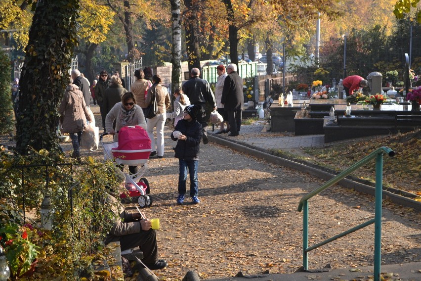 Rybnik: Pierwsze korki, wolne parkingi, ludzie sprzątający...