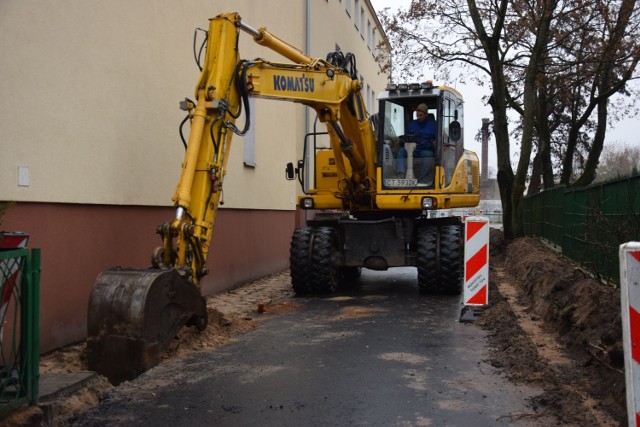 Prace przy dojeździe na plac za "medykiem", gdzie ma być plac do egzaminu praktycznego