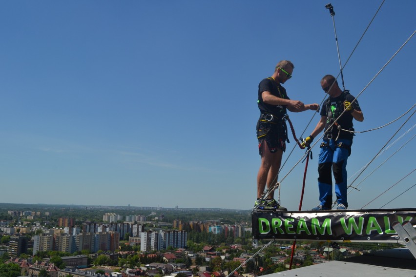 Sosnowiec: śmiałkowie skakali z Żylety