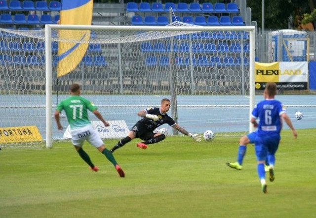 12 minuta meczu. Po tym strzale Patryka Mikity, Radomiak prowadził w meczu z Wigrami Suwałki 1:0.