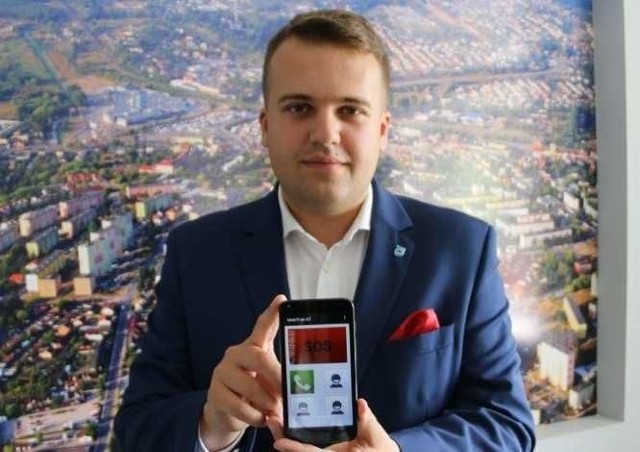 Specjalny smartfon służący do wezwania pomocy zaprezentował prezydent Marek Materek.