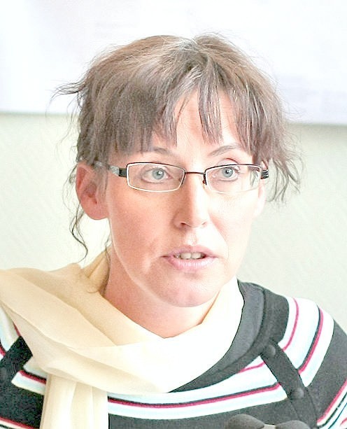 Anna Lipińska, dyrektorka biblioteki zaprasza