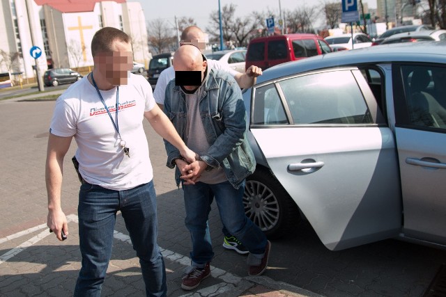 Mundurowi szybko namierzyli "kurierów". Pierwszy z nich wpadł w miejscowości Toporzyska, a drugi w Toruniu.