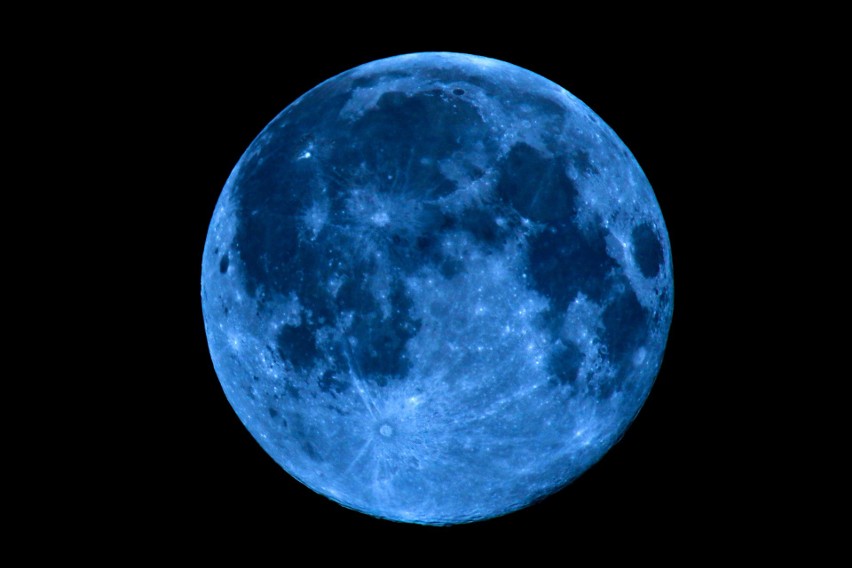 Niebieski Księżyc na niebie już w weekend. Ostatni raz mogliśmy go oglądać 76 lat temu! Kiedy i gdzie można będzie go obserwować? 1.11.2020