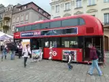 Czerwony londyński autobus zaparkował na Starym Rynku [ZDJĘCIA]
