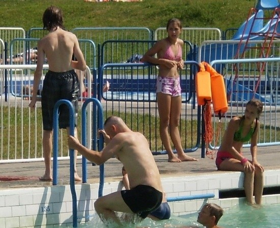 Sezonowy basen w Oleśnie znajduje się przy ul. Kościuszki.