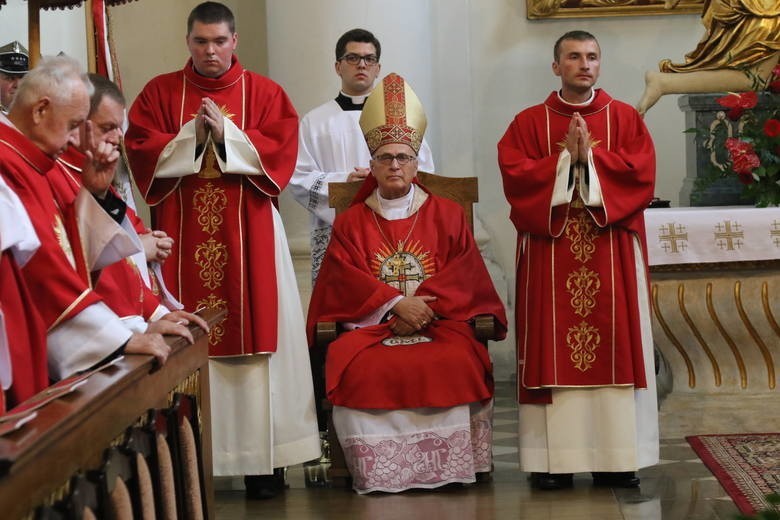 Trwają ważne uroczystości odpustowe na Świętym Krzyżu. W sobotę msza na błoniach o 12 i koncert uwielbienia [ZDJĘCIA]