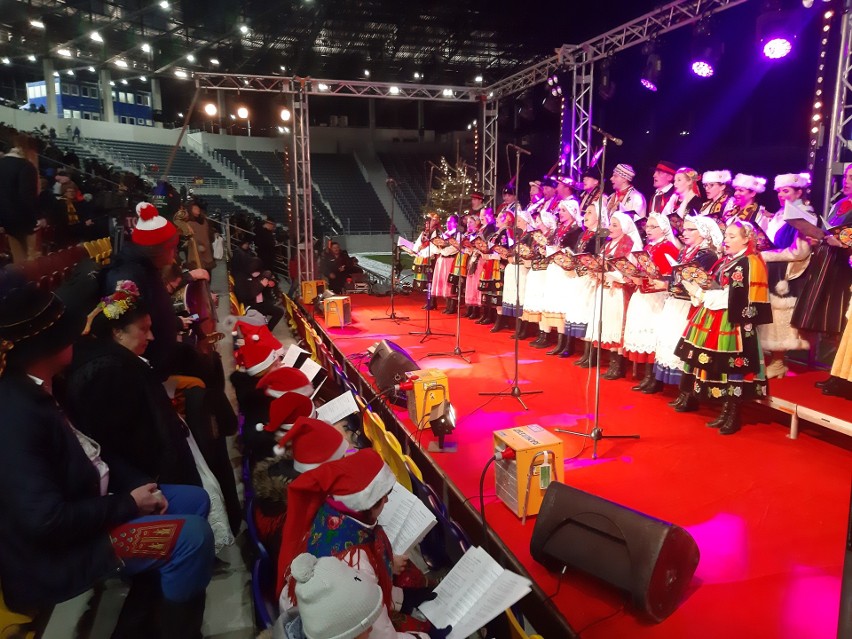 Mikołajkowe kolędowanie z Portowcami na stadionie Pogoni...