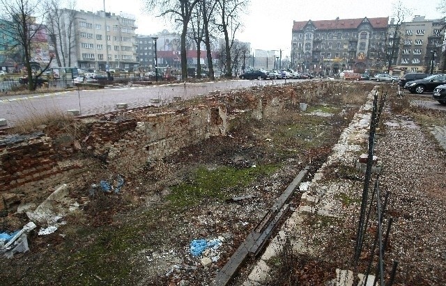 Tak obecnie wygląda działka przy ul. Piotrkowskiej 157, na...