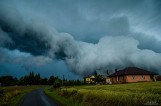 Niż Oriana nad Polską w sobotę. Ostrzeżenie IMGW: będą burze, wypiętrzone chmury zagrożeniem dla samolotów