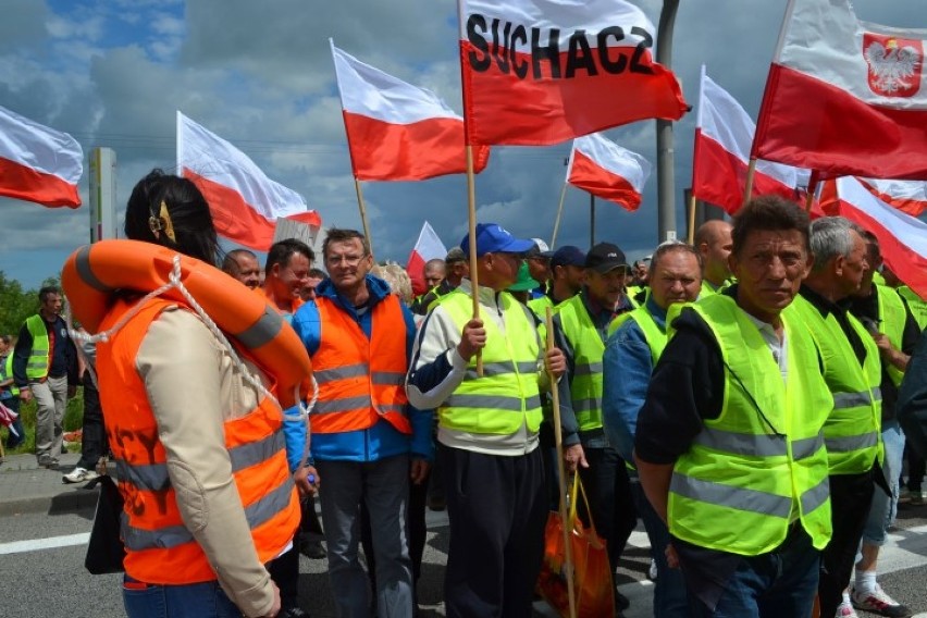 Protest rybaków w Kiezmarku. Ogromne utrudnienia na krajowej "siódemce" [ZDJĘCIA, WIDEO]