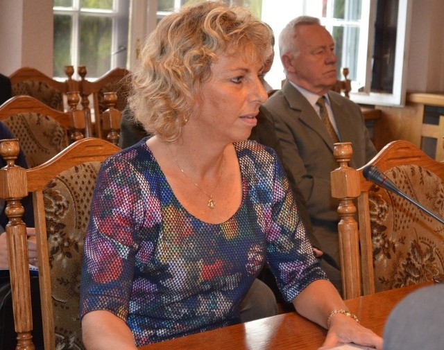 Justyna Szulc odpowidała na pytania radnych.