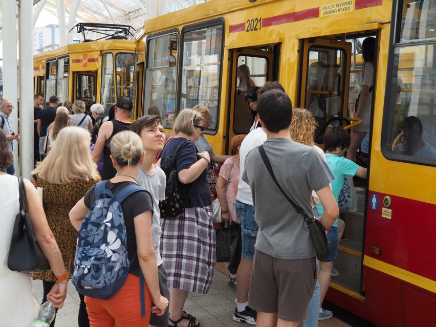 Łódź: Tylko 50 tramwajów jest chłodzonych, w autobusach to niemal cztery na pięć. Pasażerowie marzą o klimie!
