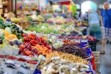 „Brudna dwunastka”, czyli owoce i warzywa mające najwięcej pestycydów. Które trafiły na listę? Jak bezpiecznie jeść te produkty? 