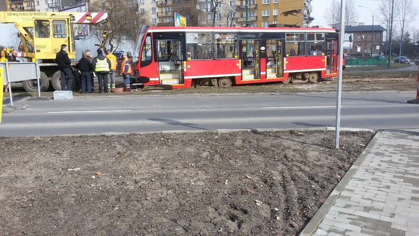 Sosnowiec: wykolejony tramwaj blokował ruch podczas otwarcia komisariatu [ZDJĘCIA, WIDEO]