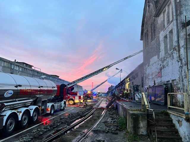 Szczecin: Pożar na portowym nabrzeżu