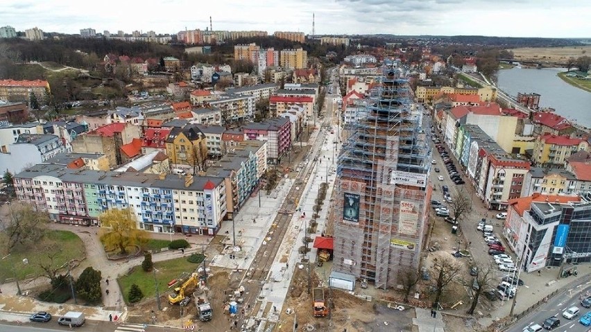 Zaczął się rozbudową drogi krajowej nr 22, a zakończył...